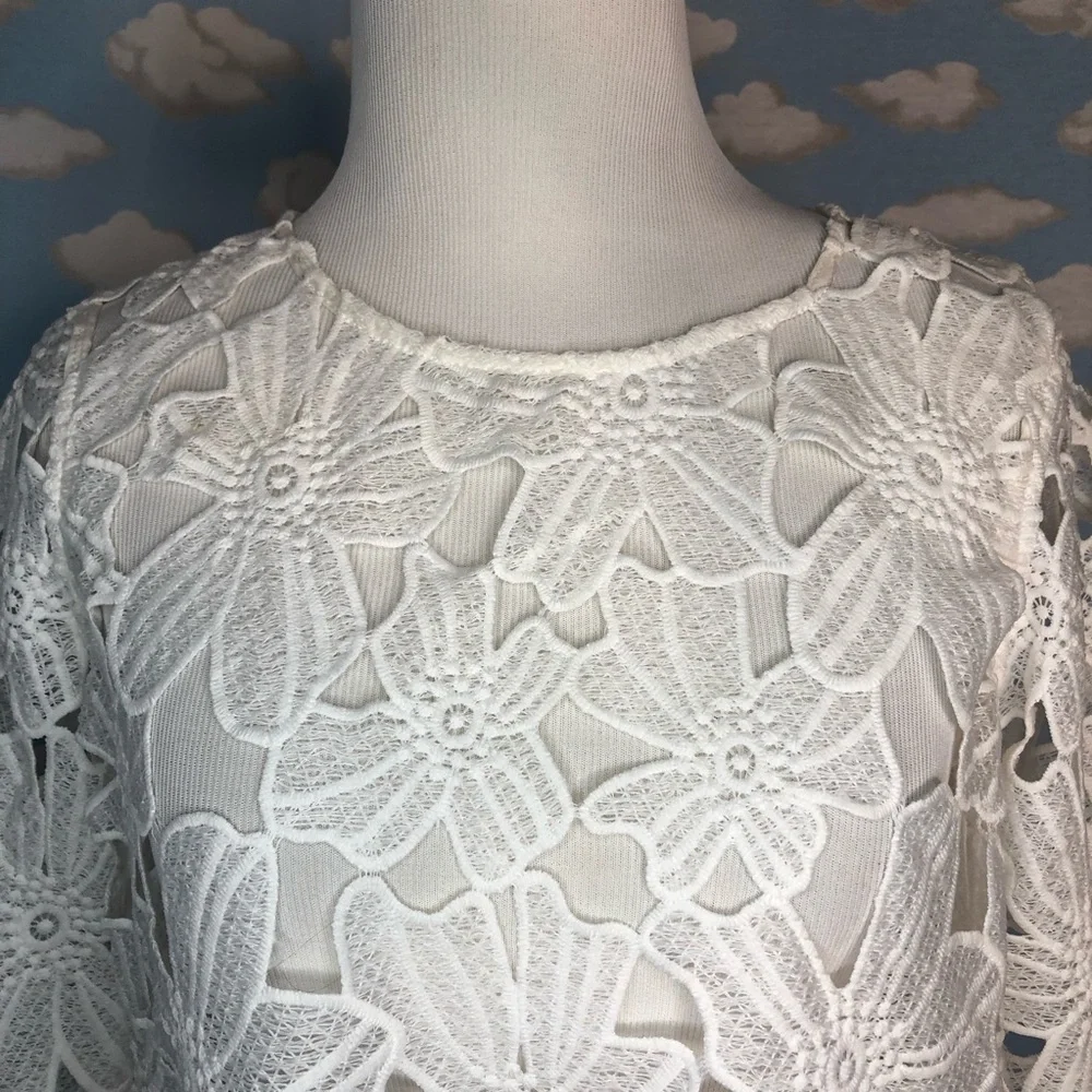 Forever 21‎ Appliqué 3/4 sleeve top White floral Size Medium Fairy Dainty Boho